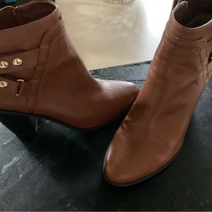 Camel Tan ankle boots Bar III 3 inches heel